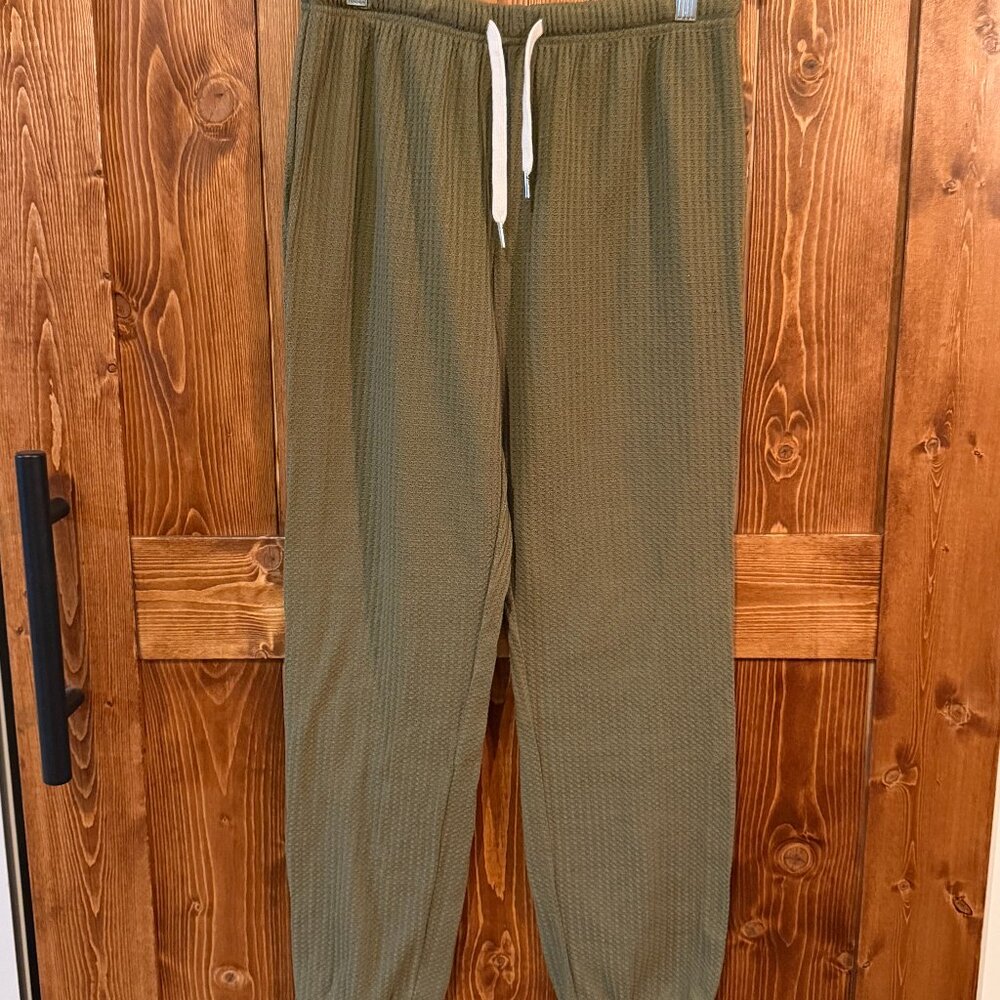 🌿 Olive Green Waffle‑Knit Jogger Pants – Size Large